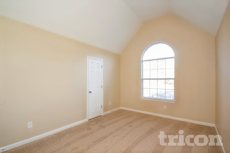 Building Photo - 2040 Smithfield Ave