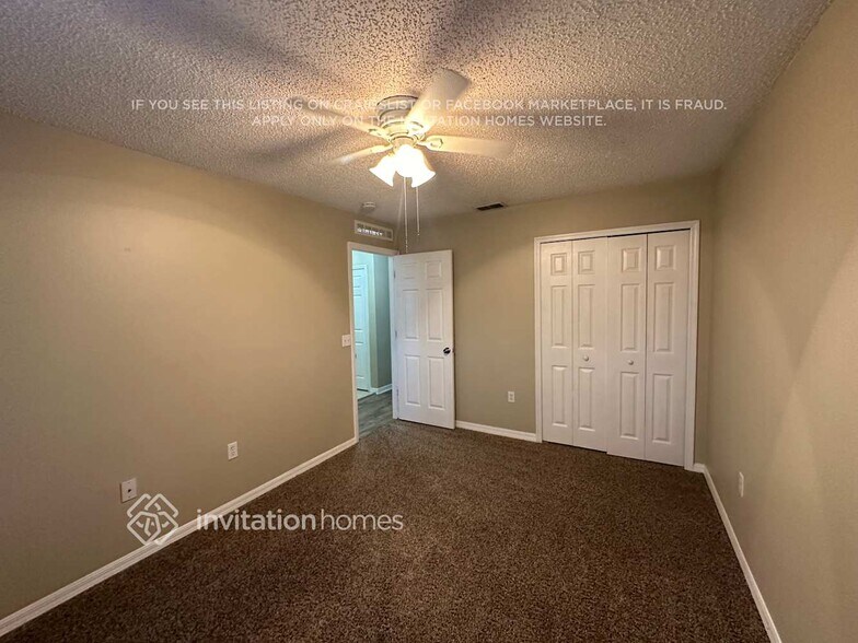 Building Photo - 2165 Clearwater Dr