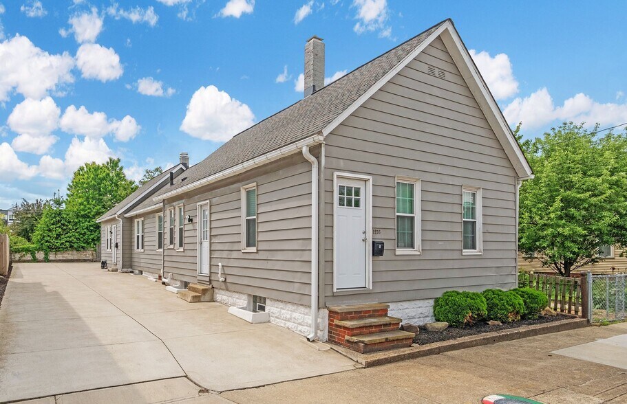 Front - 1276 W 67th St