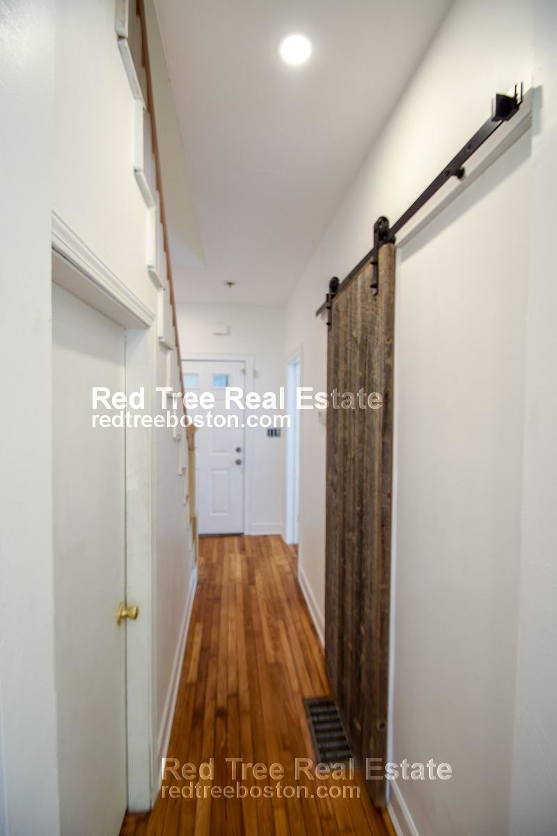 Building Photo - 32 Cedar St