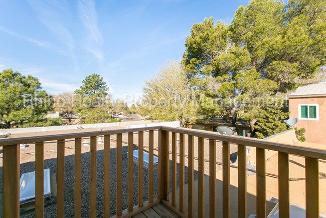 Building Photo - 1800 Glorieta St NE