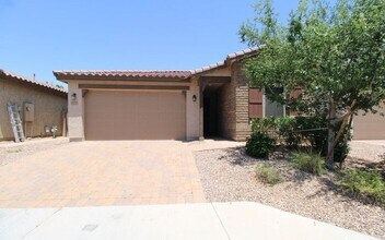 Building Photo - Stunning 3-bedroom, 3-bathroom home located in the heart of Peoria, AZ.