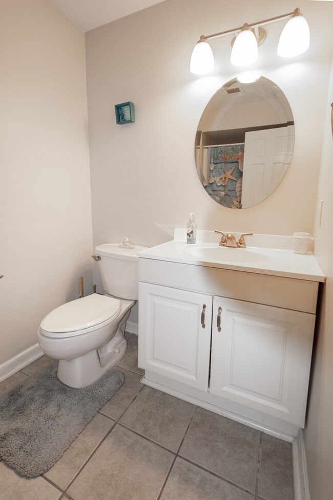 Building Photo - GORGEOUS 5 BEDROOM HOME LOCATED IN SALEM W...