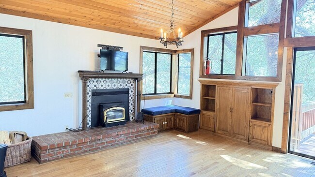 Building Photo - 26720 Robin Dr