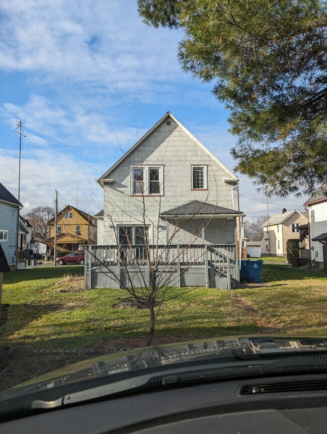 Building Photo - 413 Cherry Ave