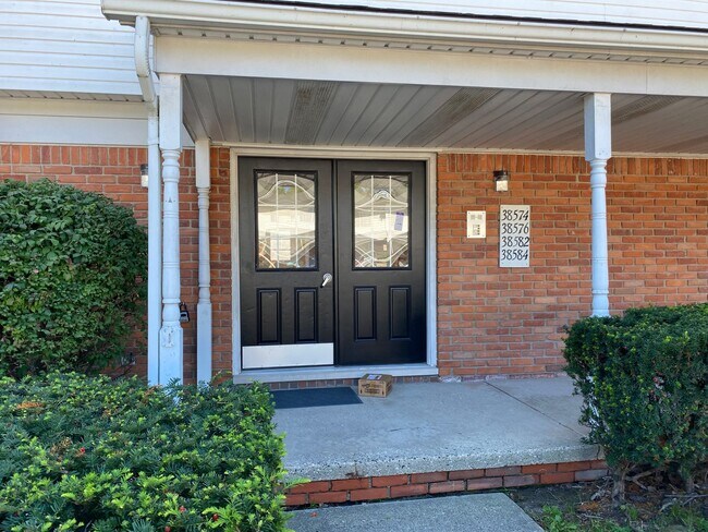 Primary Photo - 2 Bedroom Condo in Clinton Township