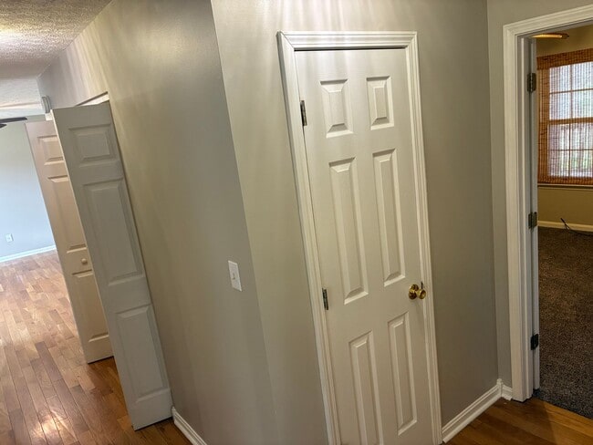 Building Photo - **NEW PRICE**   **New Paint**   **New Carpet**  Ready for YOU!!