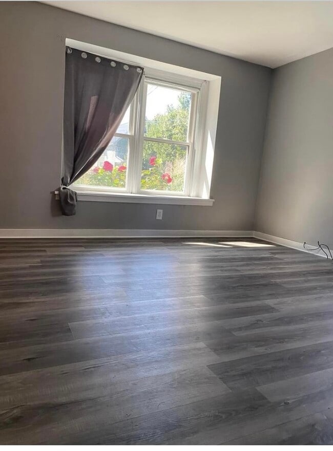 Building Photo - 31 Savona St