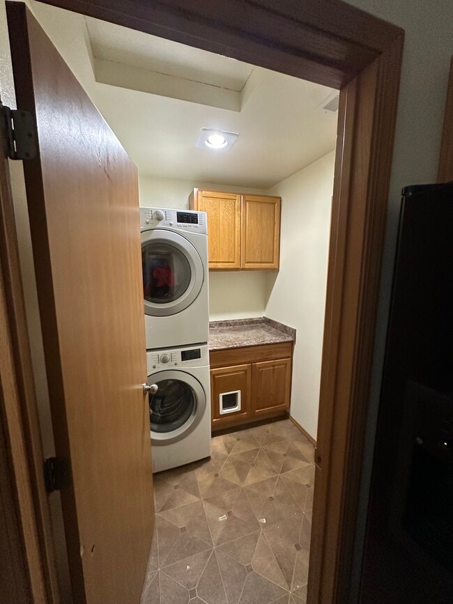 Building Photo - 7722 N Maple St