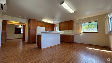 Building Photo - Charming 2-Bedroom, 1.5 Bath Cottage in Hi...