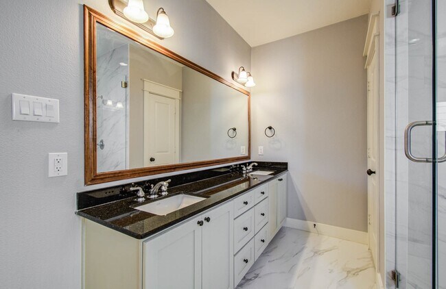 Building Photo - 517 Fowler St