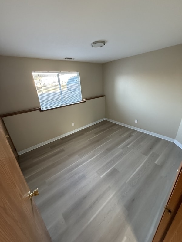 Building Photo - 215 Jewel Dr