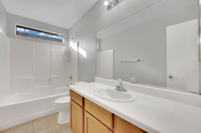 Building Photo - Beautiful 5 Bedroom! New Upgrades! / Coming Soon! 1/23!