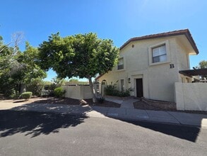 Building Photo - 1809 E Frier Dr