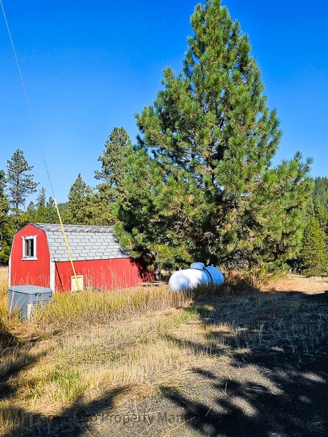 Building Photo - 2001 Manufactured Home on 160 Acre Farm ne...