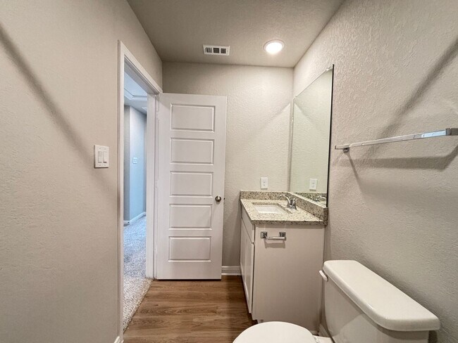 Building Photo - Brand New 3 Bd 2.5 Full Bath Townhouse Near UTSA & LaCantera