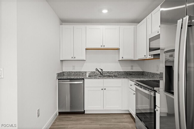 Building Photo - 915 Graystone Ave