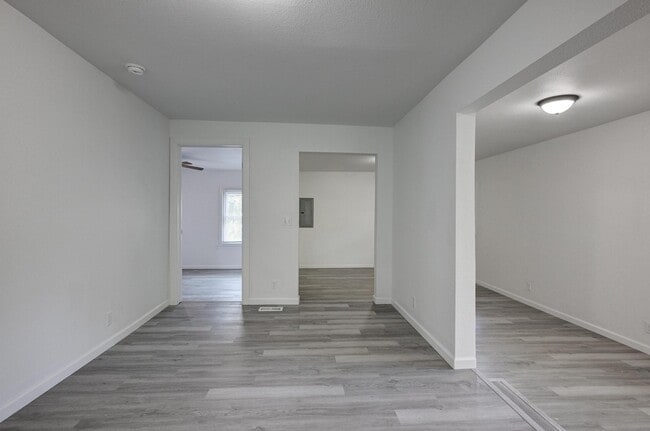 Building Photo - 1519 S Sergeant Ave