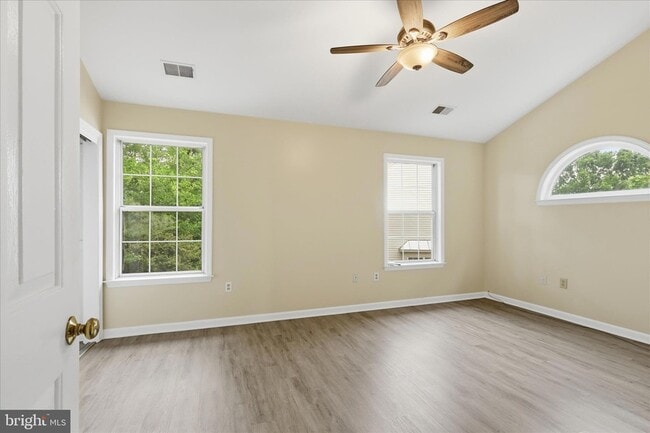 Building Photo - 8624 Sanderling Dr