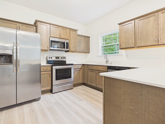 Building Photo - 602 Princess Anne Cir