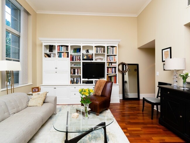 Building Photo - 30 Monument Sq