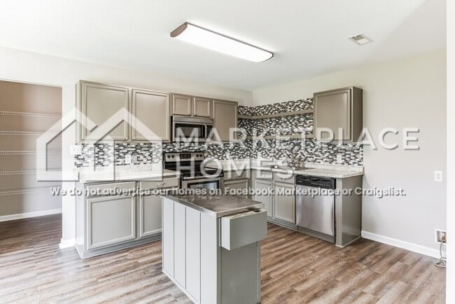 Building Photo - 29946 Glenrose Way