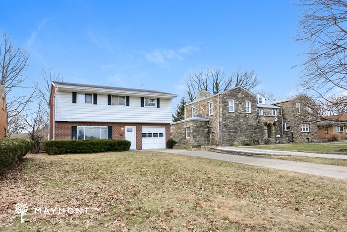 Building Photo - 8273 Bobolink Ave