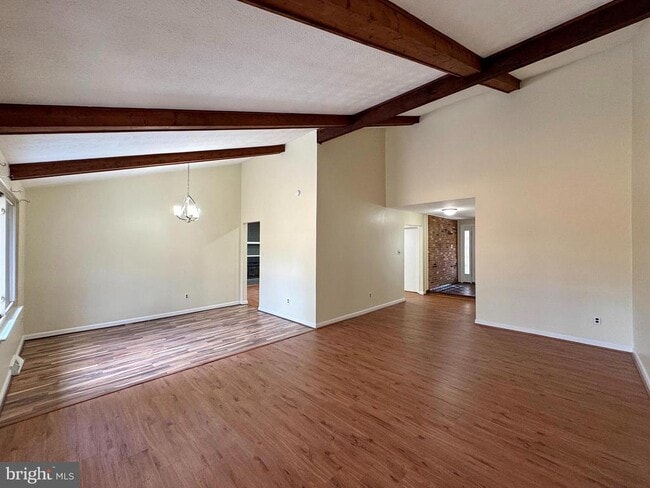 Building Photo - 401 Butternut Ct