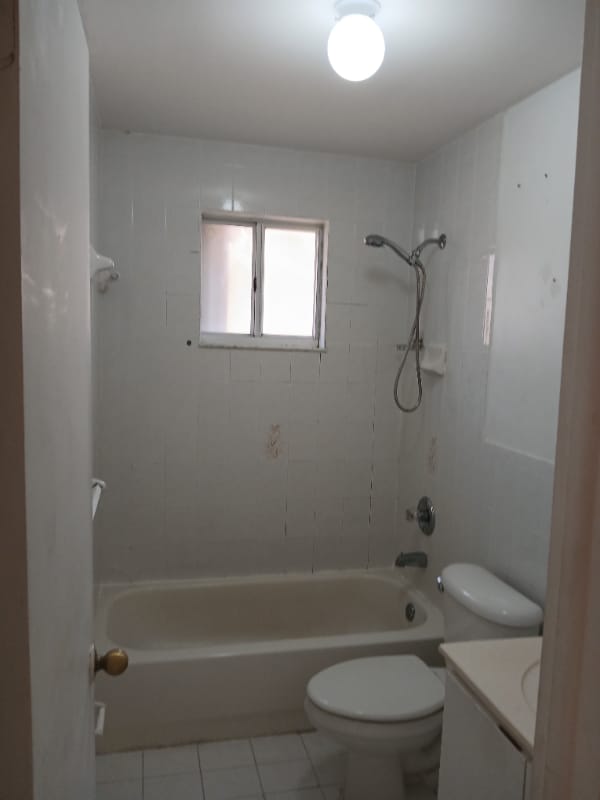 Building Photo - 3254 W 70th St