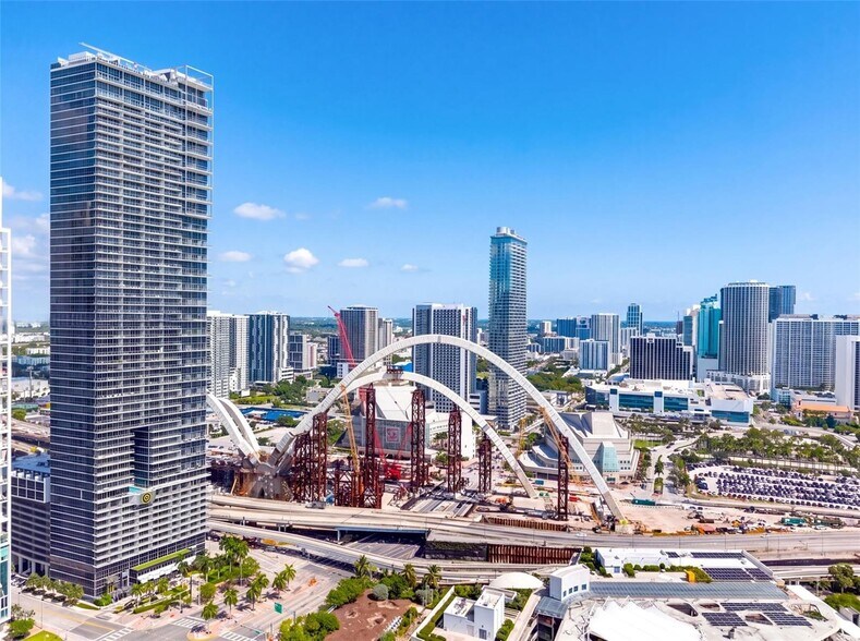 Building Photo - 1100 Biscayne Blvd
