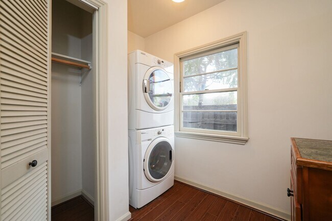 Building Photo - COMING SOON!!! BEAUTIFUL HISTORIC HOME LOC...