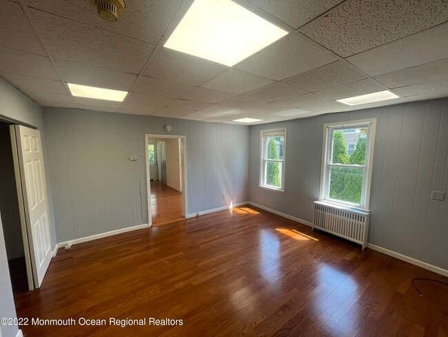 Building Photo - 213 Chelsea Ave