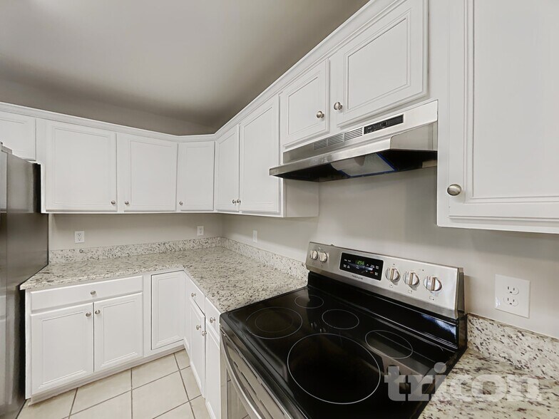 Building Photo - 3012 Brittany Dr