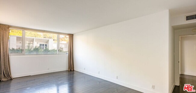 Building Photo - 8787 Shoreham Dr