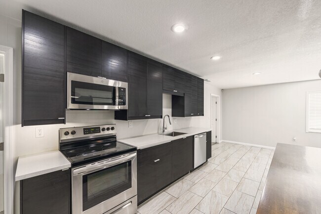 Building Photo - Point View Lane