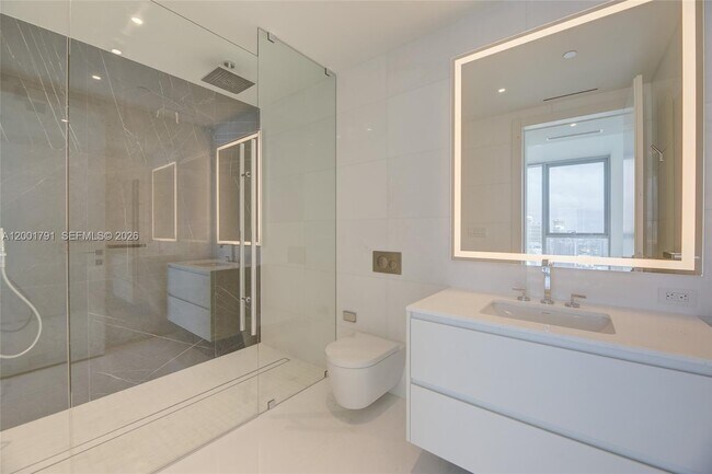 Building Photo - 300 Biscayne Blvd Way