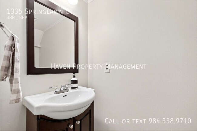 Building Photo - 1335 Springlawn Ct