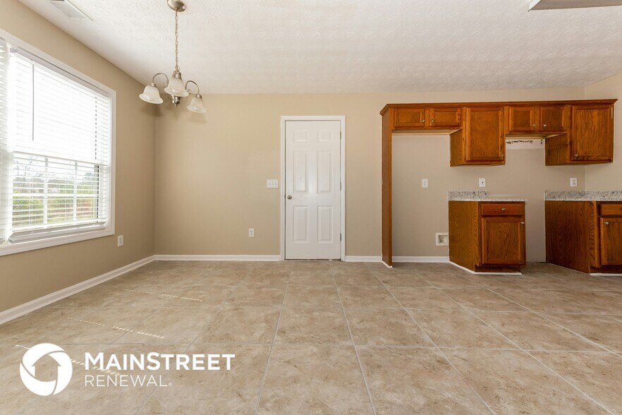 Building Photo - 55 Amber Way