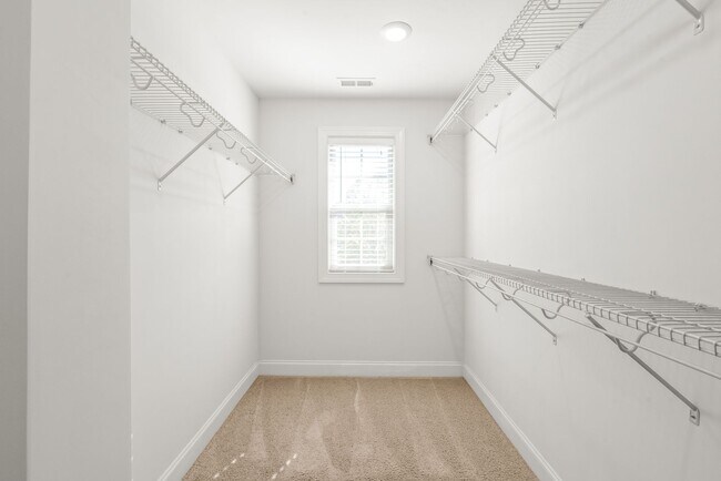 Building Photo - Beautiful Home in Prime Ballantyne Location