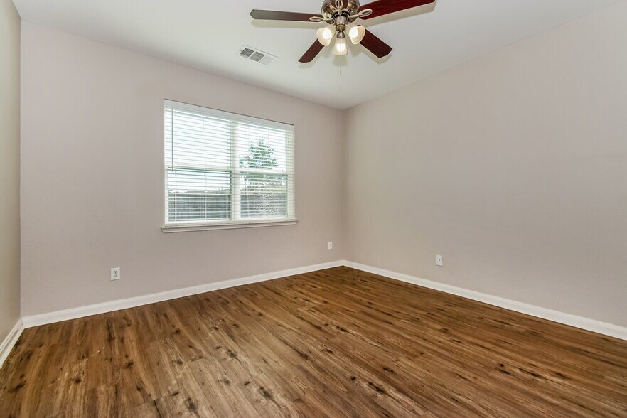 Building Photo - 341 Soap Tree Dr