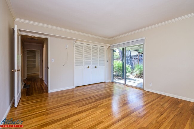 Building Photo - Lovely Los Altos Home | Desirable Location