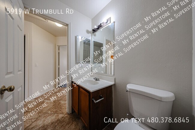 Building Photo - 5919 W Trumbull Rd