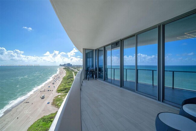 Building Photo - 15701 Collins Ave