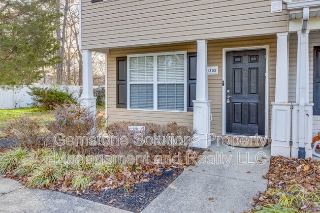 Building Photo - 1303 Vermont Ct