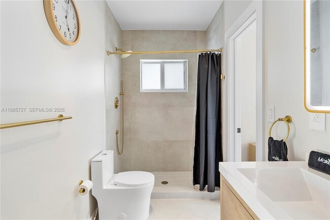 Building Photo - 10801 Peachtree Dr