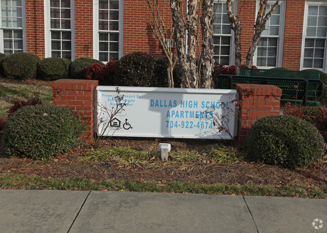 Building Photo - Dallas High School Apartments