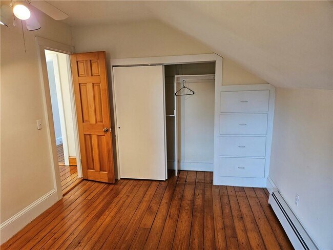 Building Photo - 10 Cherry St