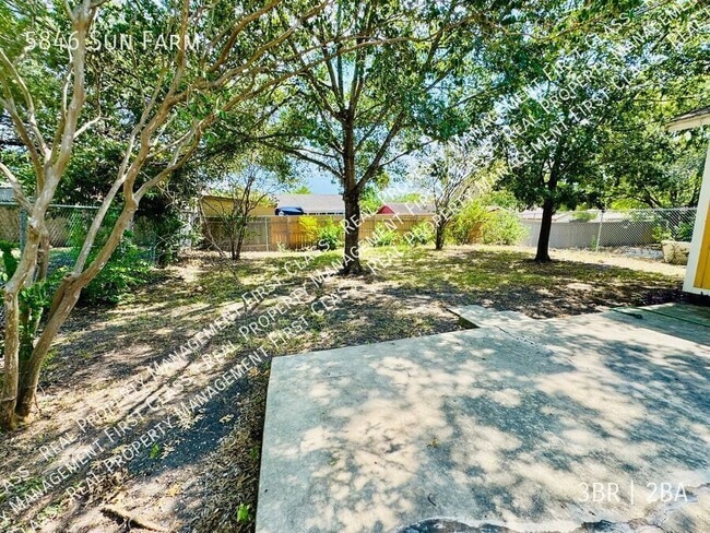 Building Photo - 5846 Sun Farm