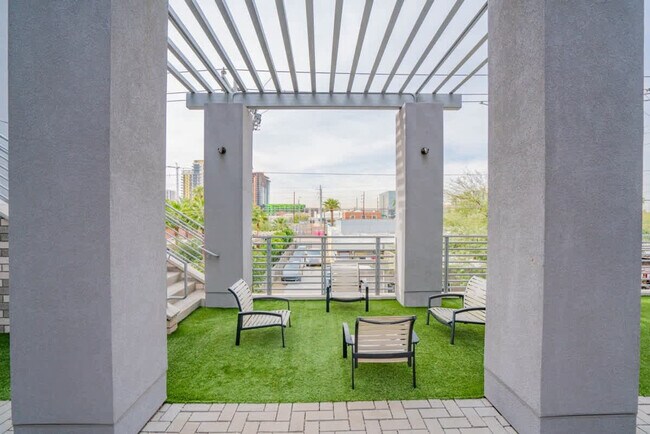 Building Photo - 914 N 3rd St