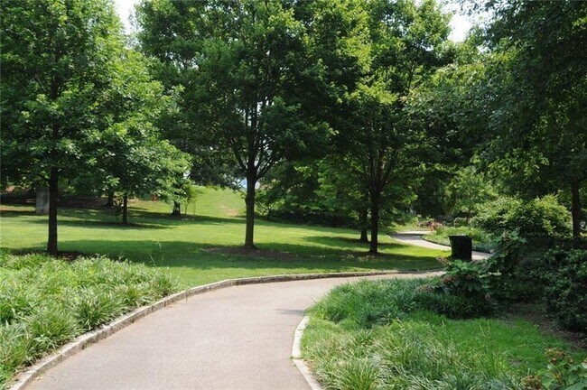 Building Photo - 1101 Juniper St NE